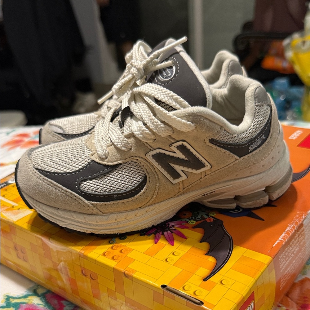New Balance 2002R